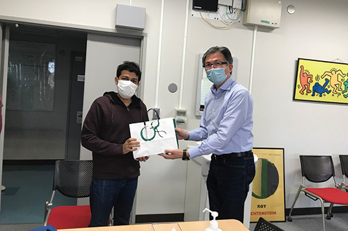 ビバッスと大谷先生の写真